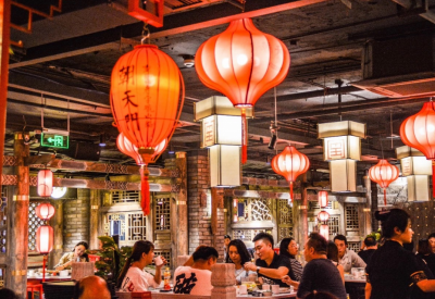 百色開火鍋加盟店，如何提高前廳服務水平？