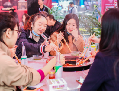 河池開火鍋加盟店，如何服務好顧客的胃？