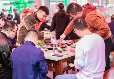 阿爾山開(kāi)火鍋加盟店，如何戳中顧客的心？