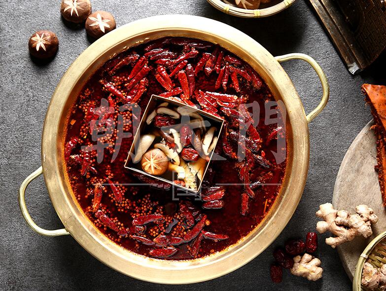 重慶火鍋為何風(fēng)靡全國？探究背后的文化符號(hào)