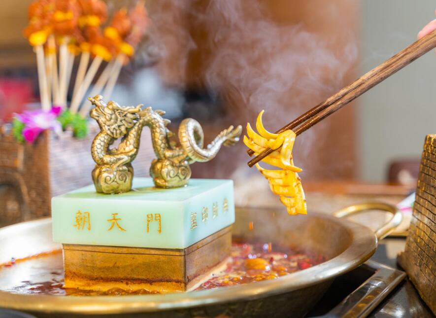 深圳開(kāi)火鍋加盟店，選擇什么品牌更有市場(chǎng)？