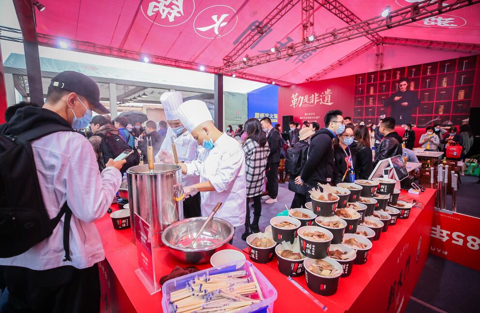 重慶人教你如何調(diào)制一個正宗的火鍋油碟？