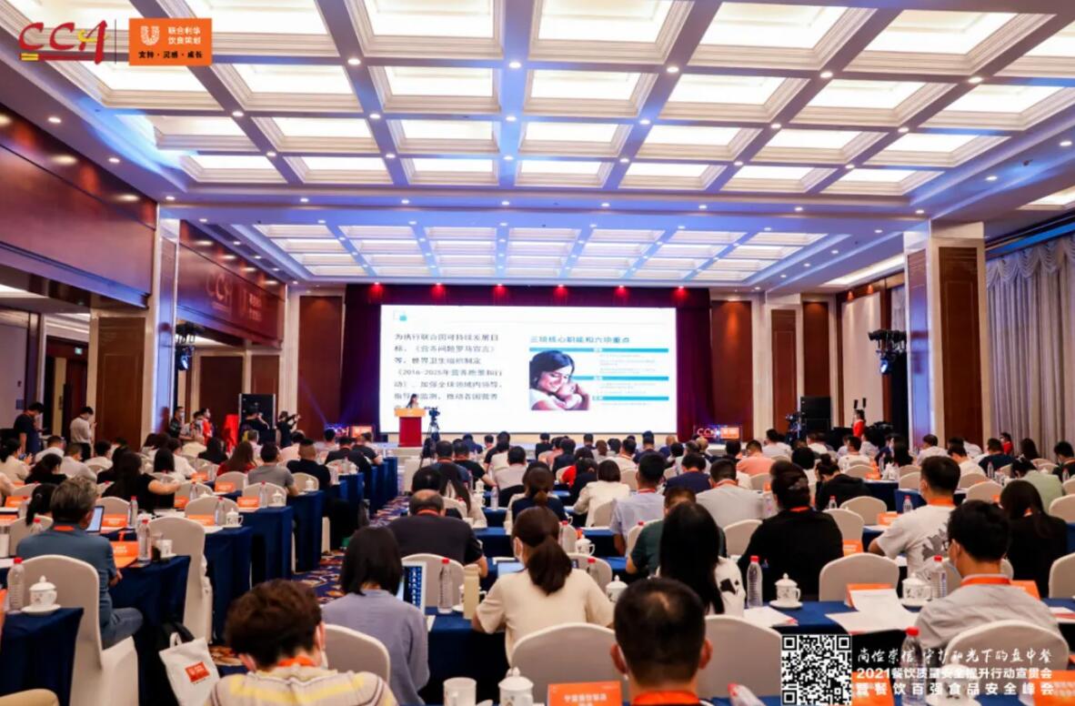 恭喜朝天門餐飲控股集團(tuán)榮獲中國(guó)餐飲百?gòu)?qiáng)企業(yè)第八名！