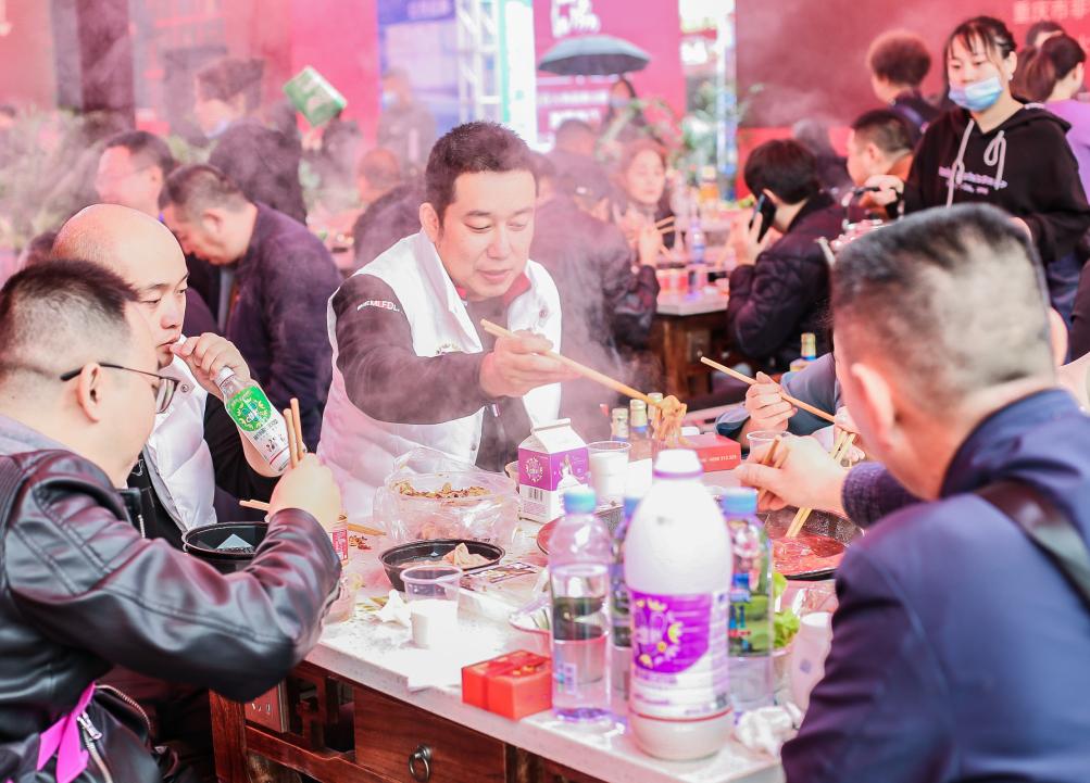 加盟朝天門火鍋如何？營(yíng)運(yùn)部提供全程保姆式扶持！