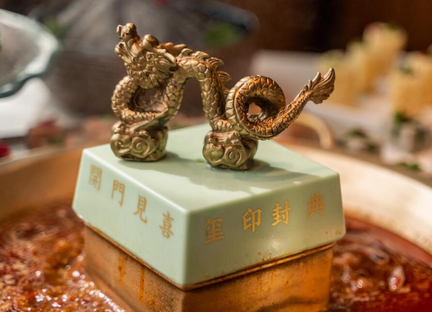 重慶南岸區(qū)開火鍋加盟店，怎樣打造新鮮感？