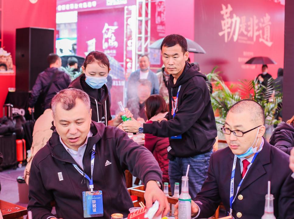 連鎖火鍋店如何在試營業(yè)期間積累客人？