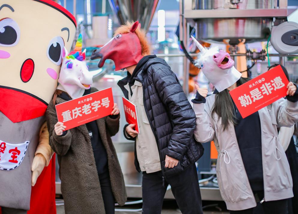 唱歌、換裝、劇本殺，火鍋店們玩起了哪些“跨界”？