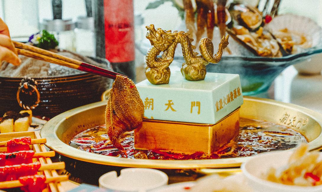 火鍋店熬制地溝油被罰巨款！餐飲食安時刻謹記！