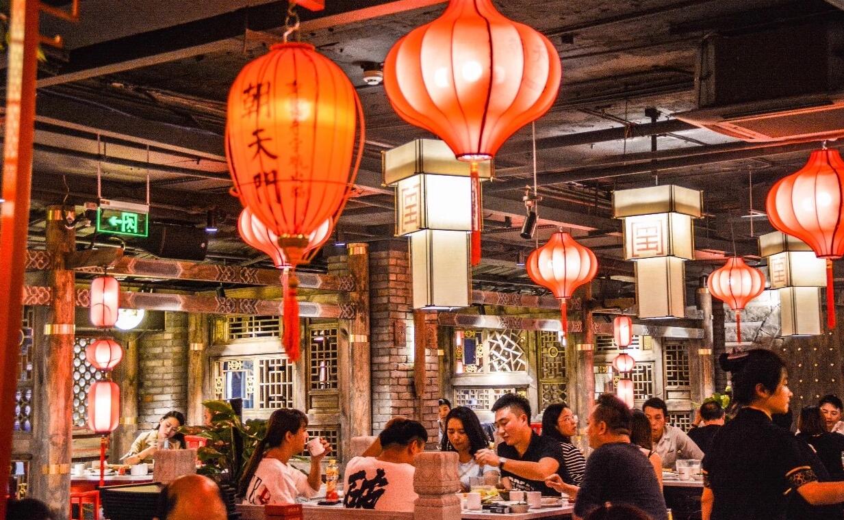 疫情下餐飲店火爆排隊，經(jīng)營秘訣是什么？