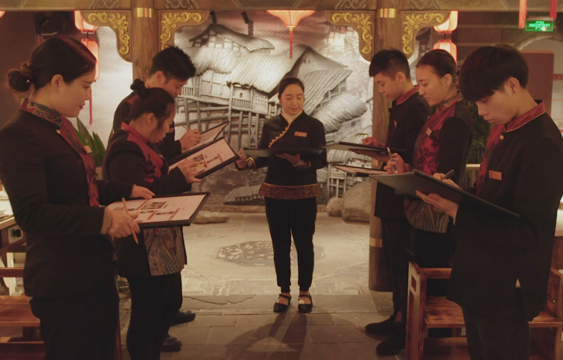 為什么大學(xué)生寧愿沒(méi)工作，也不愿意去當(dāng)服務(wù)員？