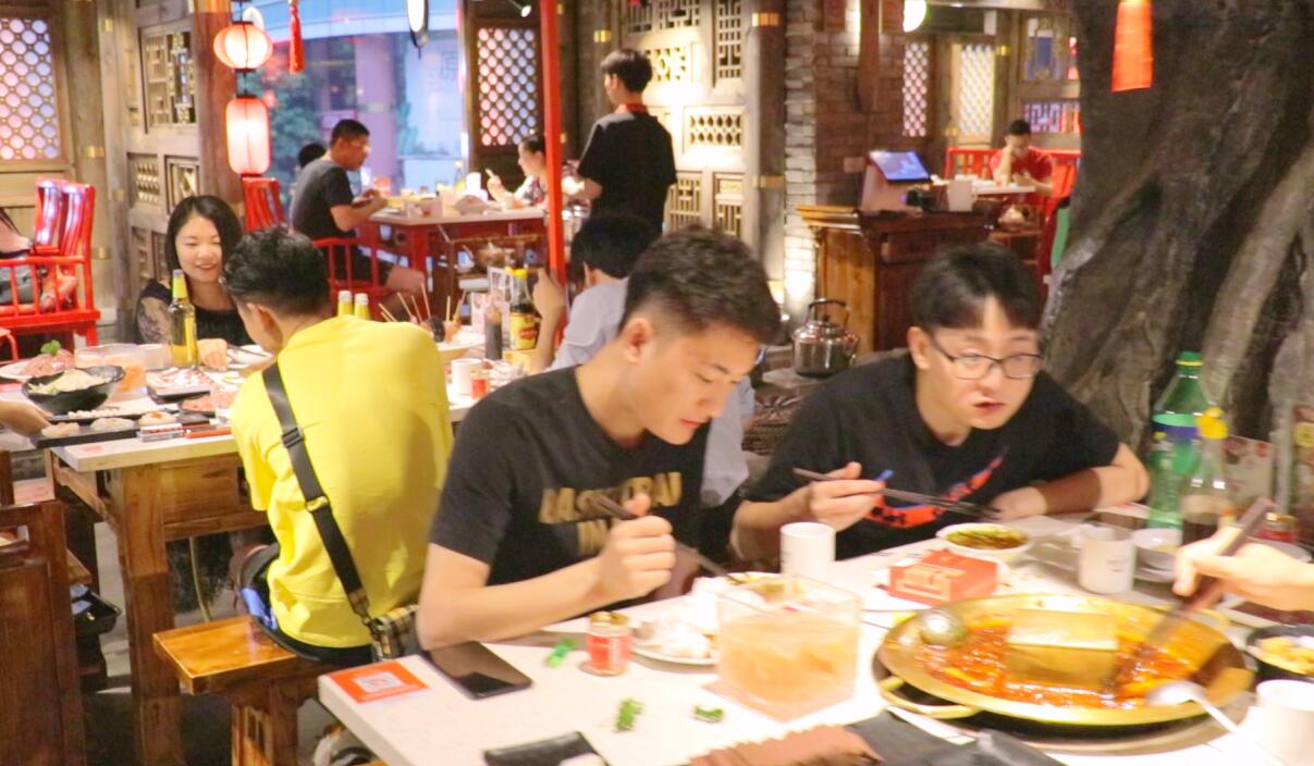 為什么干餐飲這么難？火鍋加盟有何優(yōu)勢？