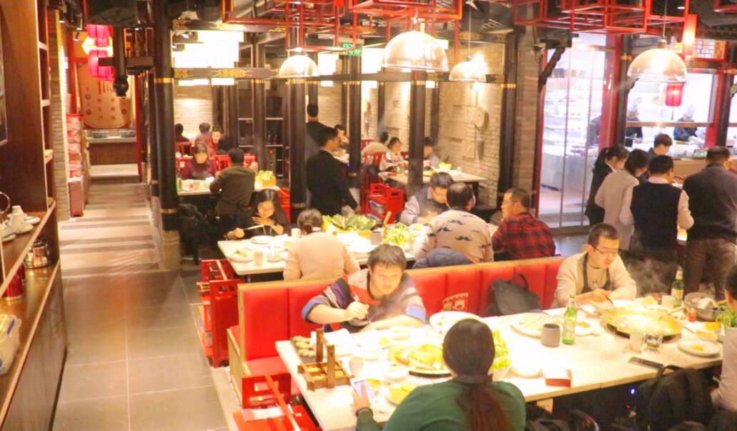 招5個服務員，可以開一家重慶火鍋店？