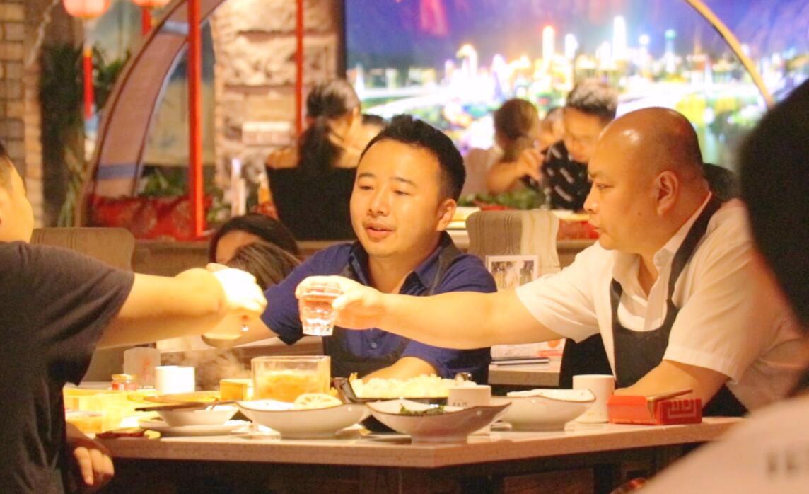 火鍋店選址在巷子里，如何招攬生意？