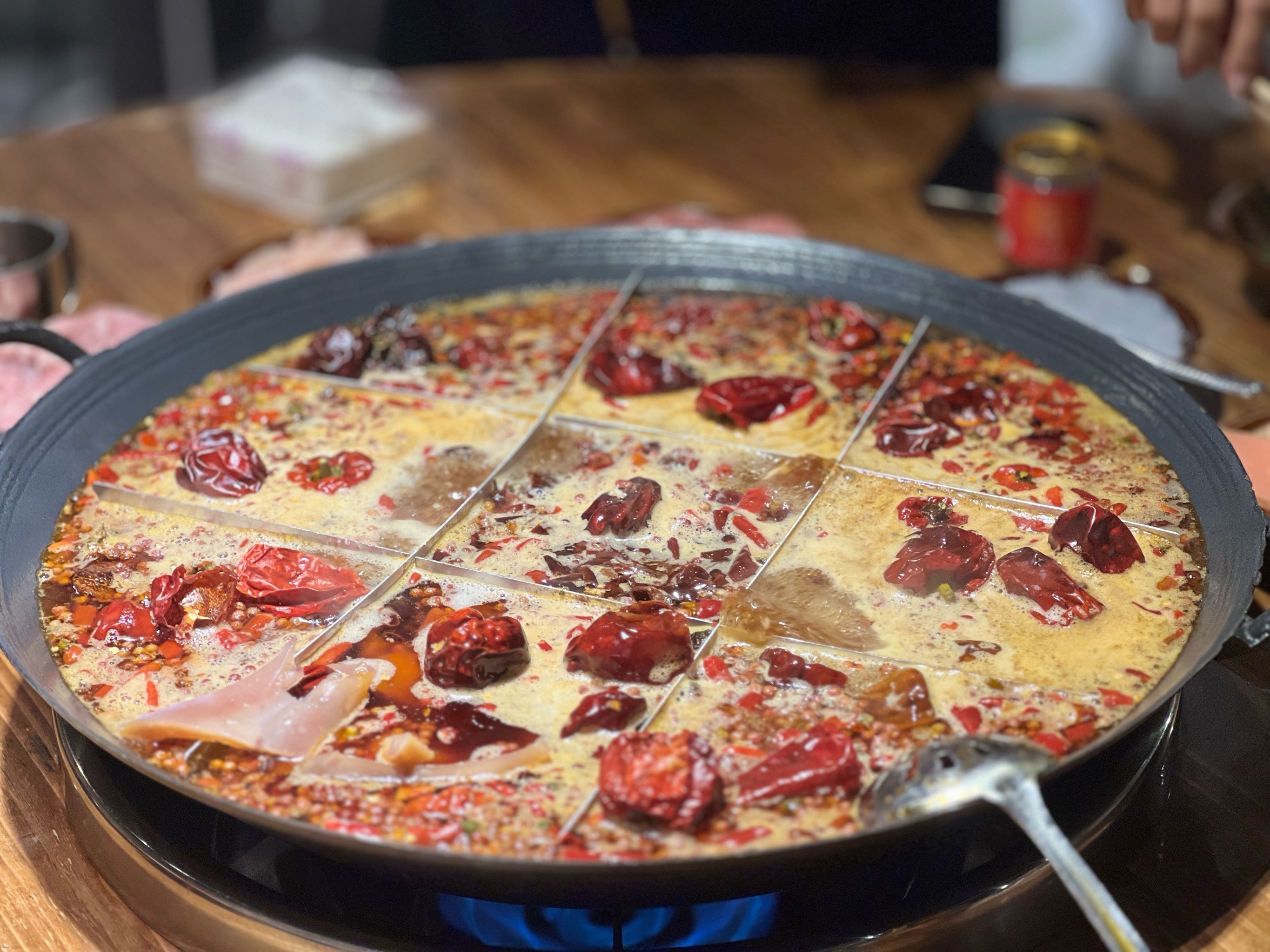 重慶水火鍋和重慶麻辣燙，區(qū)別居然是這一點(diǎn)