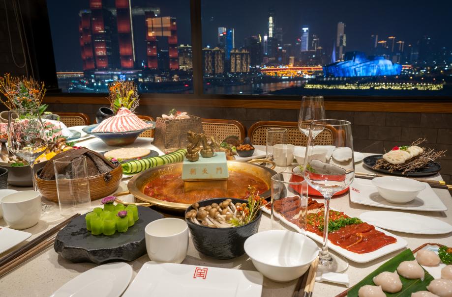 五一節(jié)到重慶長嘉匯，看無人機表演，吃重慶火鍋